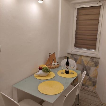 Apartmant Bionda Novi Vinodolski, Cozy And Nice Apartment For 4 People In The City Center المظهر الخارجي الصورة